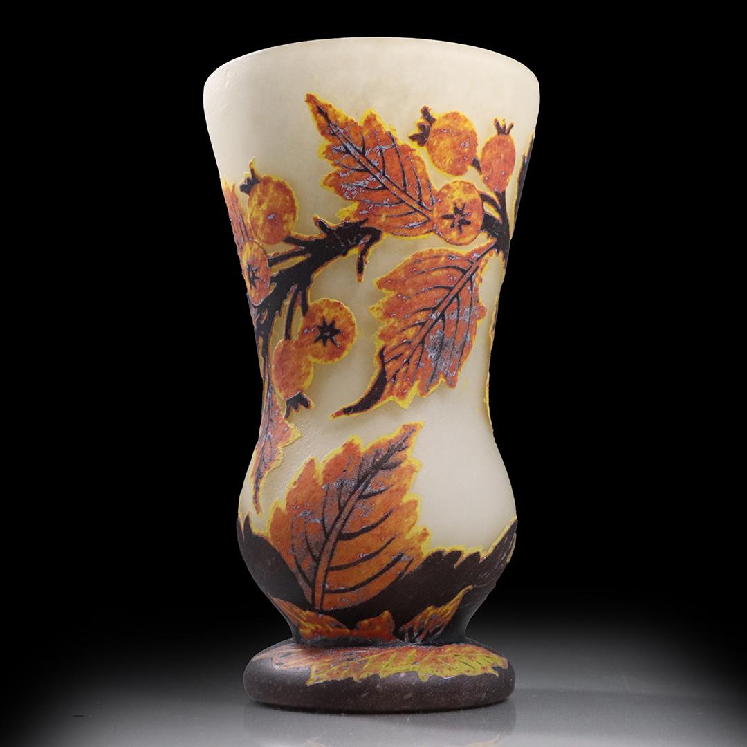 Daum Nancy Signed Cameo Art Glass Vase Autumn Leaves: Daum Nancy Signed Cameo Art Glass Vase Autumn Leaves. Signed: Daum Nancy on base edge. size:8h x 4.5w