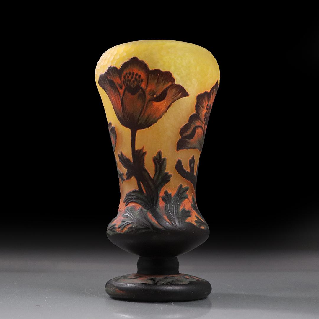 Daum Nancy Signed Cameo Art Glass Vase Flower: Daum Nancy Signed Cameo Art Glass Vase Flower Signed Daum Nancy on side of vase. size:9h x 4.75w