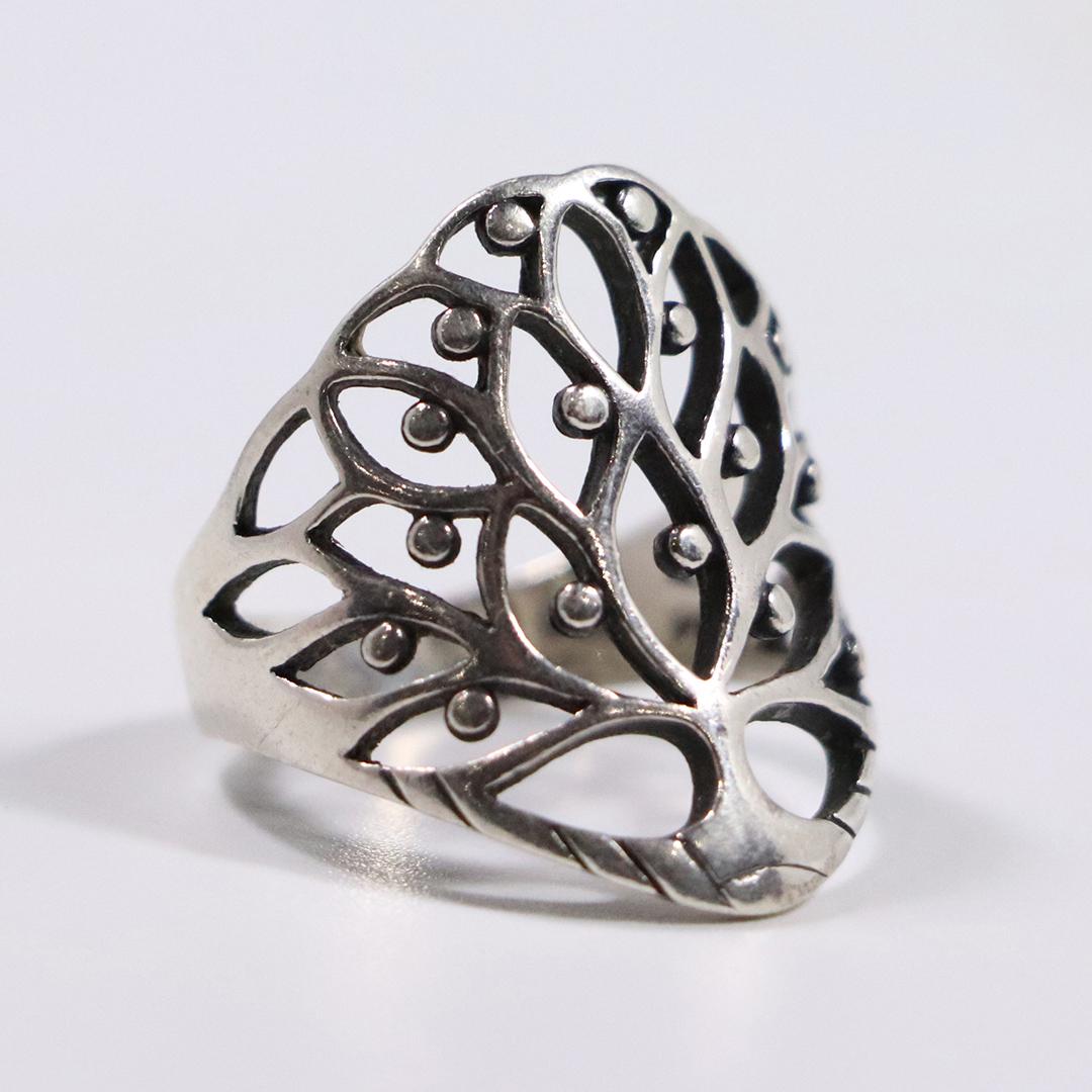 .925 Sterling Silver "Tree of Life" Ring Size 6.5: .925 Sterling Silver "Tree of Life" Ring Size 6.5 ; Size: 1 in. x 1 in.