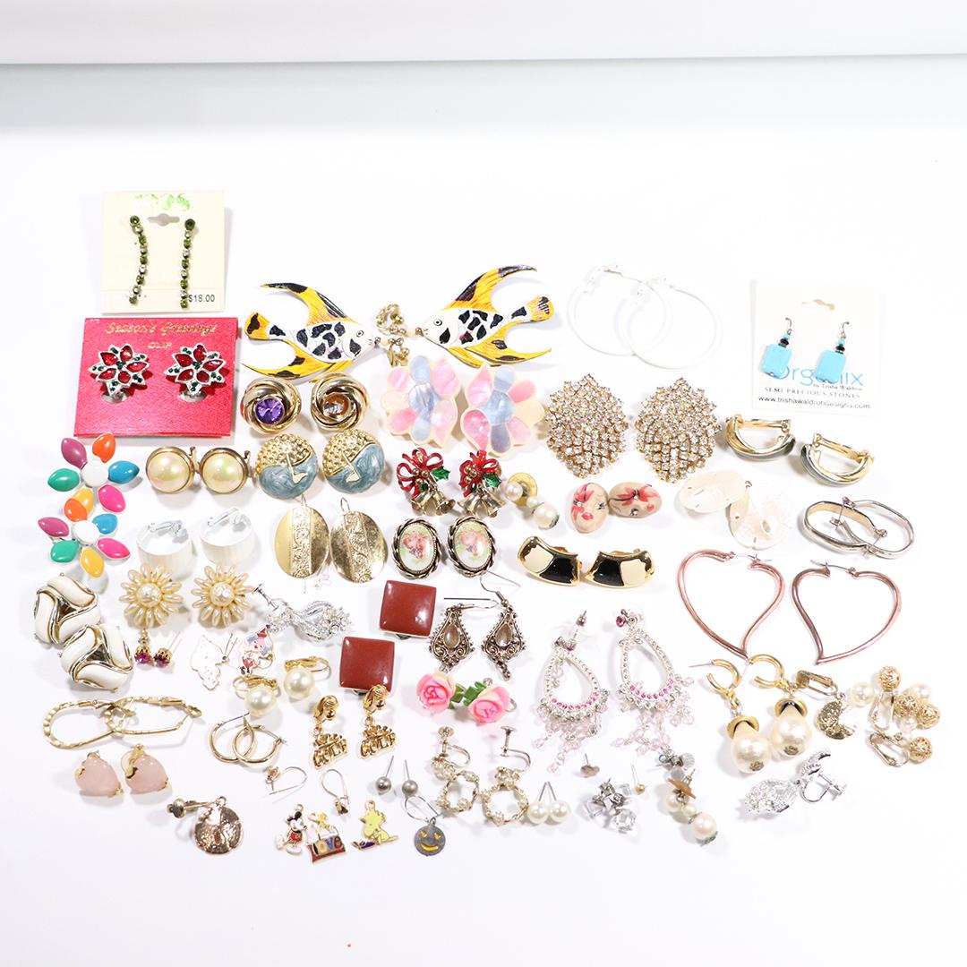 Group Lot of 30+ Assorted Costume Fashion Earrings (1 of 13)