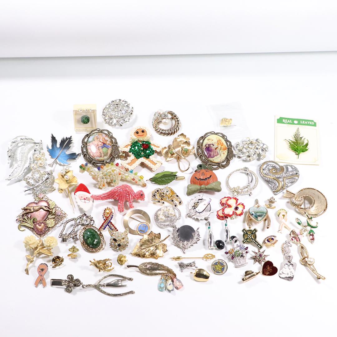 Group Lot of 40 Assorted Costume Fashion Pins Brooches (1 of 14)