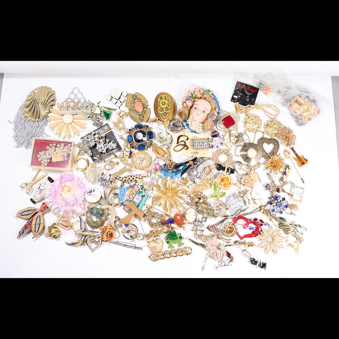 Hidden Treasures GRAG BAG 115 Costume Jewelry Brooches (1 of 11)
