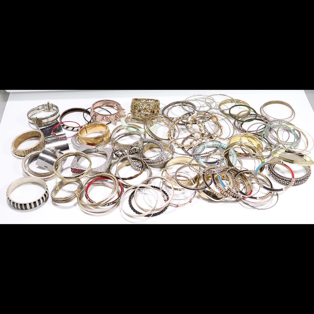 Hidden Treasures GRAG BAG 105+ Costume Jewelry Bangles (1 of 9)