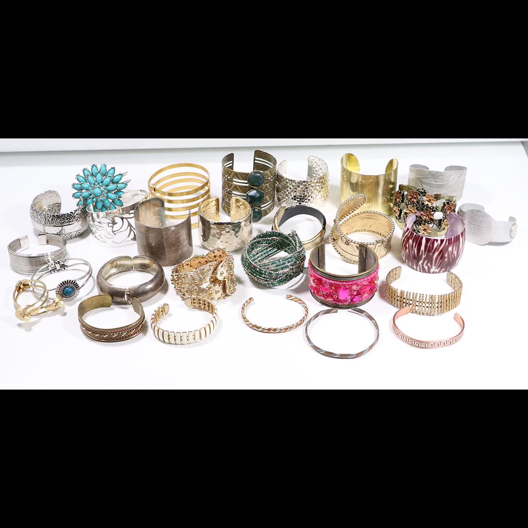 Hidden Treasures GRAG BAG 28 Assorted Cuff Bracelets (1 of 10)