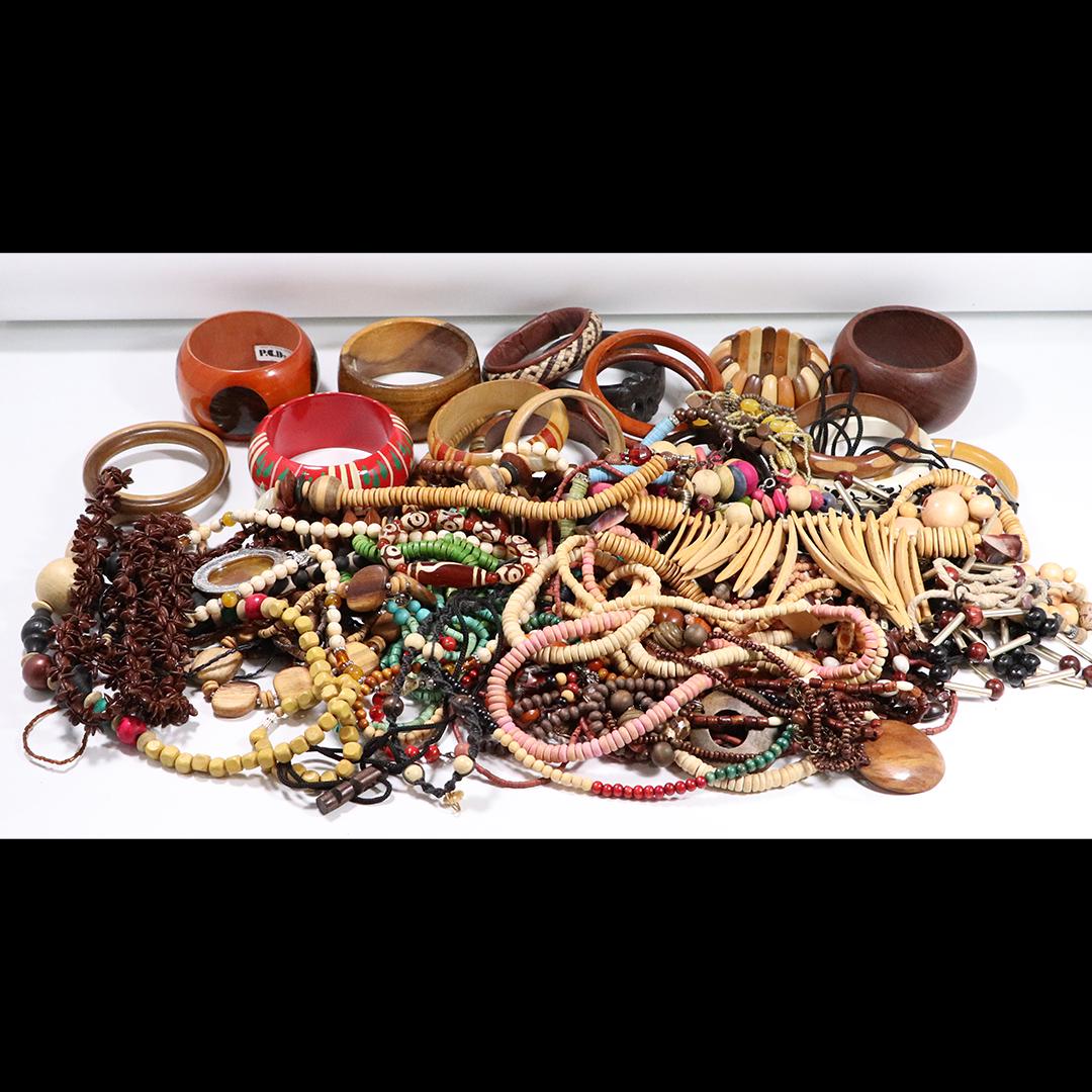 Hidden Treasures GRAG BAG 60+ Wood Necklaces, Bracelets (1 of 10)