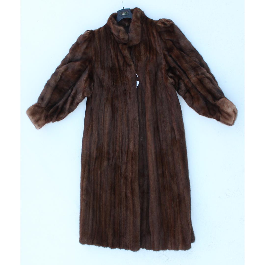 Brown Mink Coat: Brown Mink. size: 51 x 25 x 21