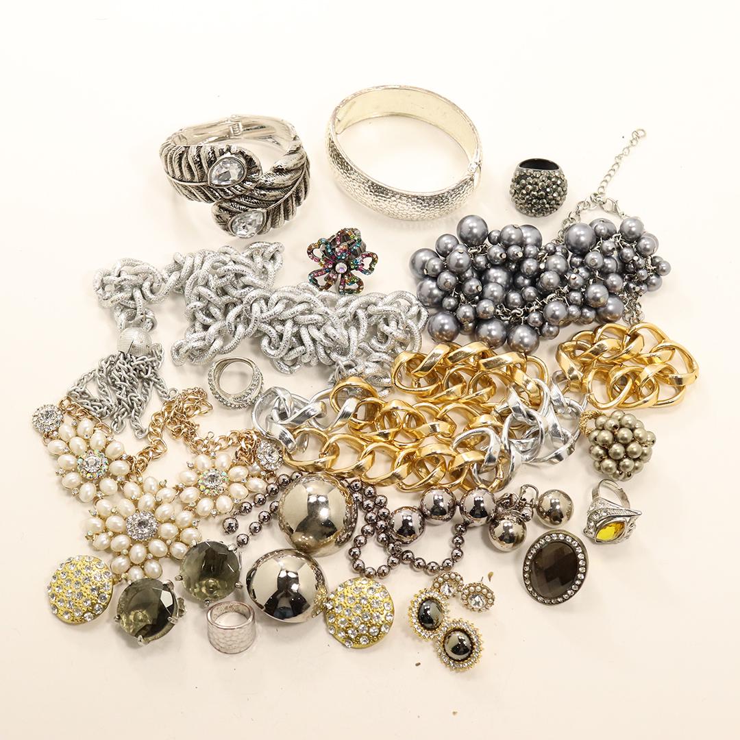 6 Sets of BLING BLING Hidden Treasures GRAB BAG 1.8 lbs (1 of 10)