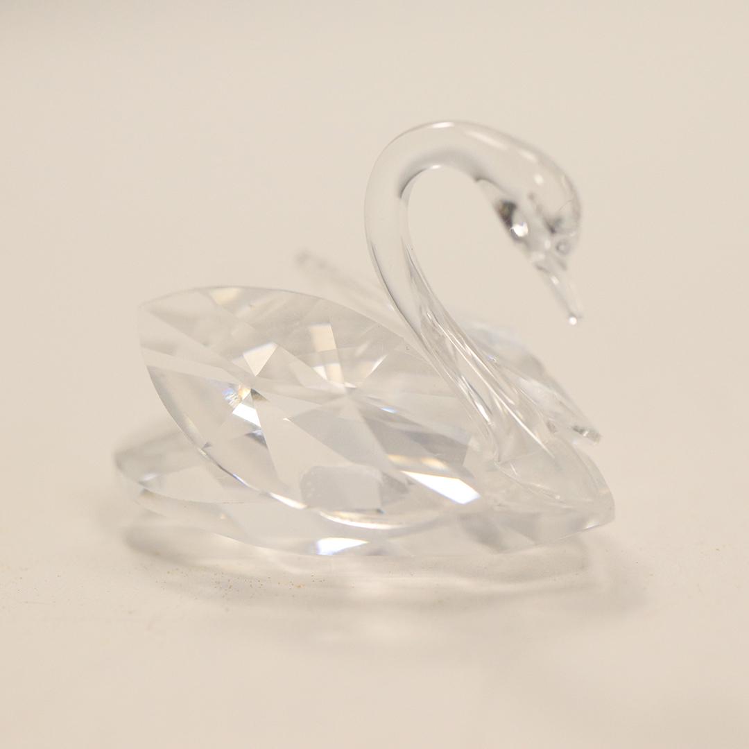 Swarovski Swan in Original Container: Swarovski Swan in Original Container. Size: 1.5 in. x 1 in.