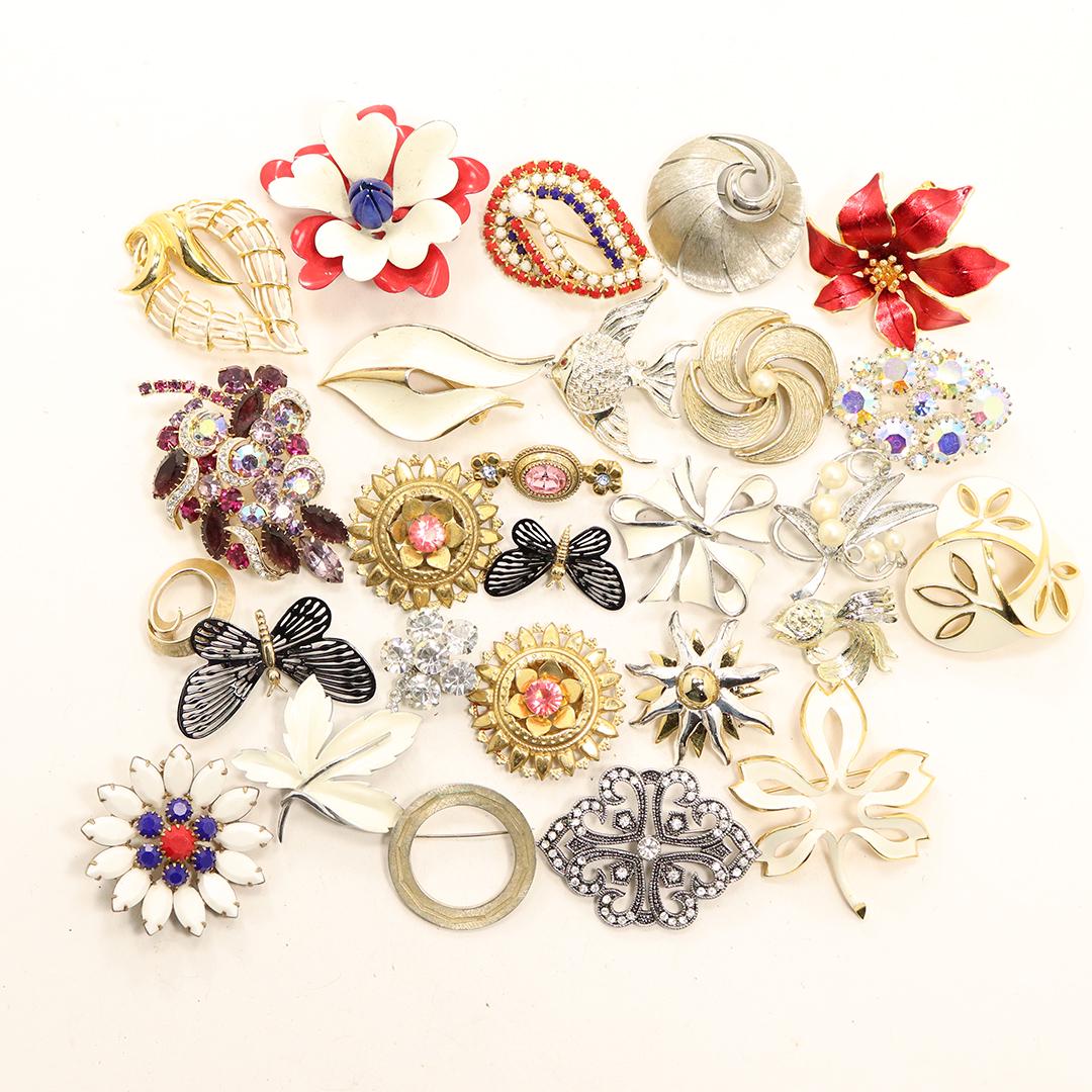 27 Assorted Costume Fashion Jewelry Brooches / Pins (1 of 10)