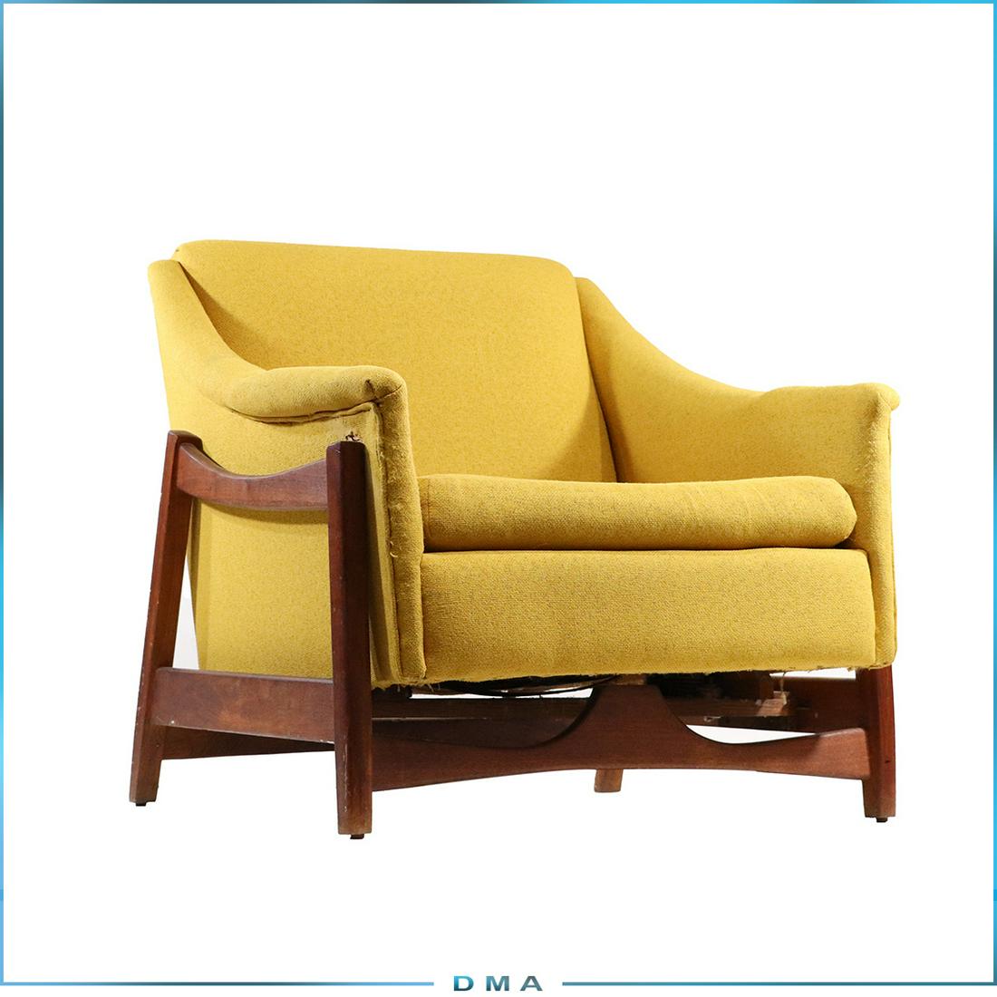 Adrian Pearsall Style Yellow Lounge Chair: Adrian Pearsall Style Yellow Lounge Chair. Clean. size: 31h x 31w