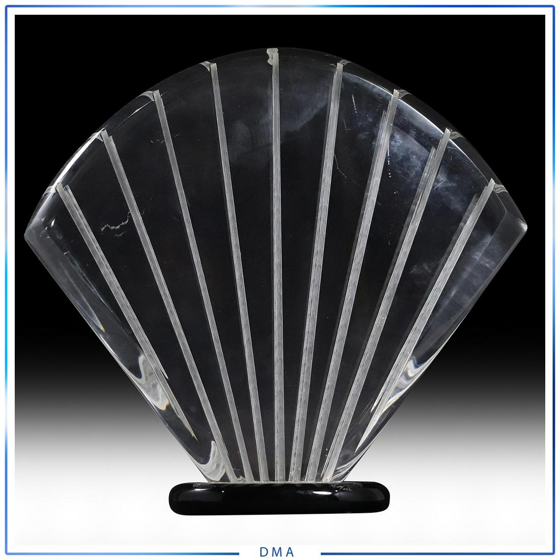 Hivo G Van Teal signed Mid-Century Lucite Fan Sculpture: Hivo G Van Teal signed Mid-Century Lucite Fan Sculpture. Signed on side: Van Teal. Clear Lucite Fan Sculpture on Black Lucite Base. Vintage. size: 15h x 16w