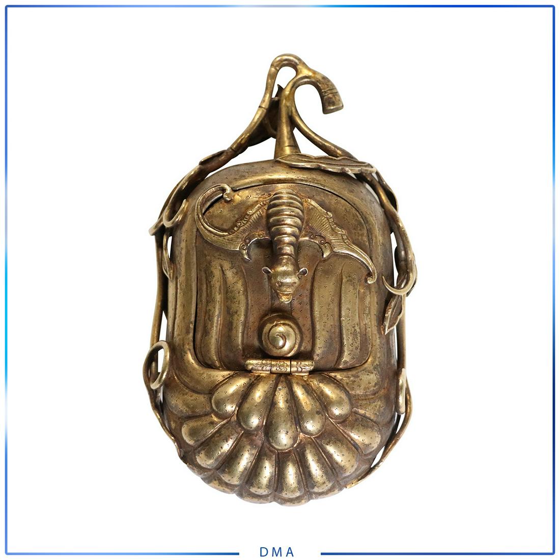 Unique Bronze BAT FIGURE BOX Lift Top Container: Unique Bronze BAT FIGURE BOX Lift Top Container. Unusual Item. size: 5h x 3.5l