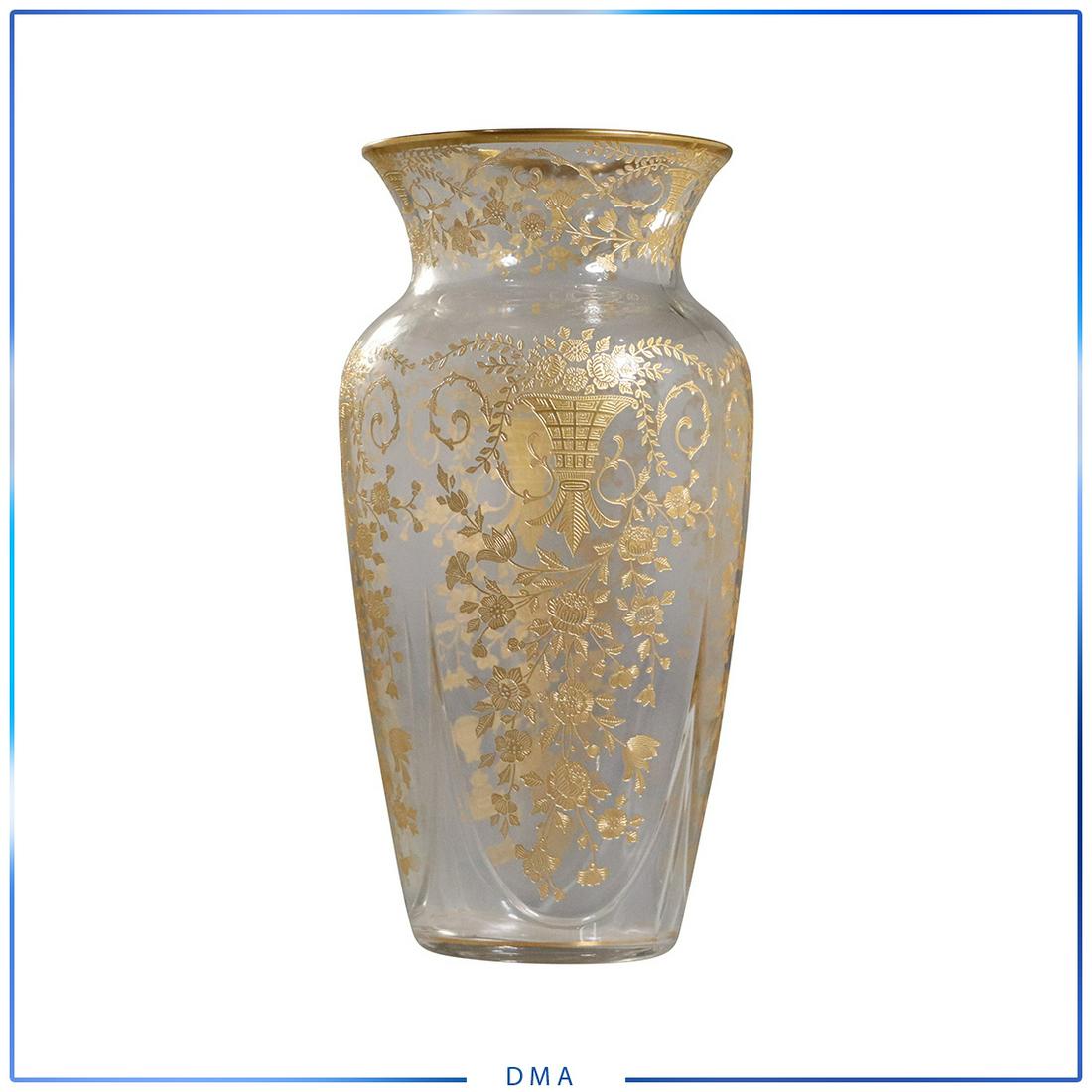 Very Fine Intaglio Gold Etched Crystal Glass Vase: Very Fine Intaglio Gold Etched Crystal Glass Vase . Antique. size: 10.5h x 6l