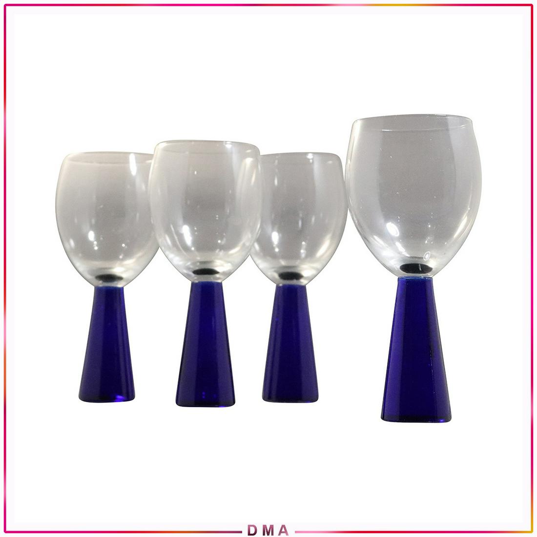 [4] Four Modern Design Cobalt Blue Base Wine Glasses: [4] Four Modern Design Cobalt Blue Base Wine Glasses. Size: 7.5h x 3.25w