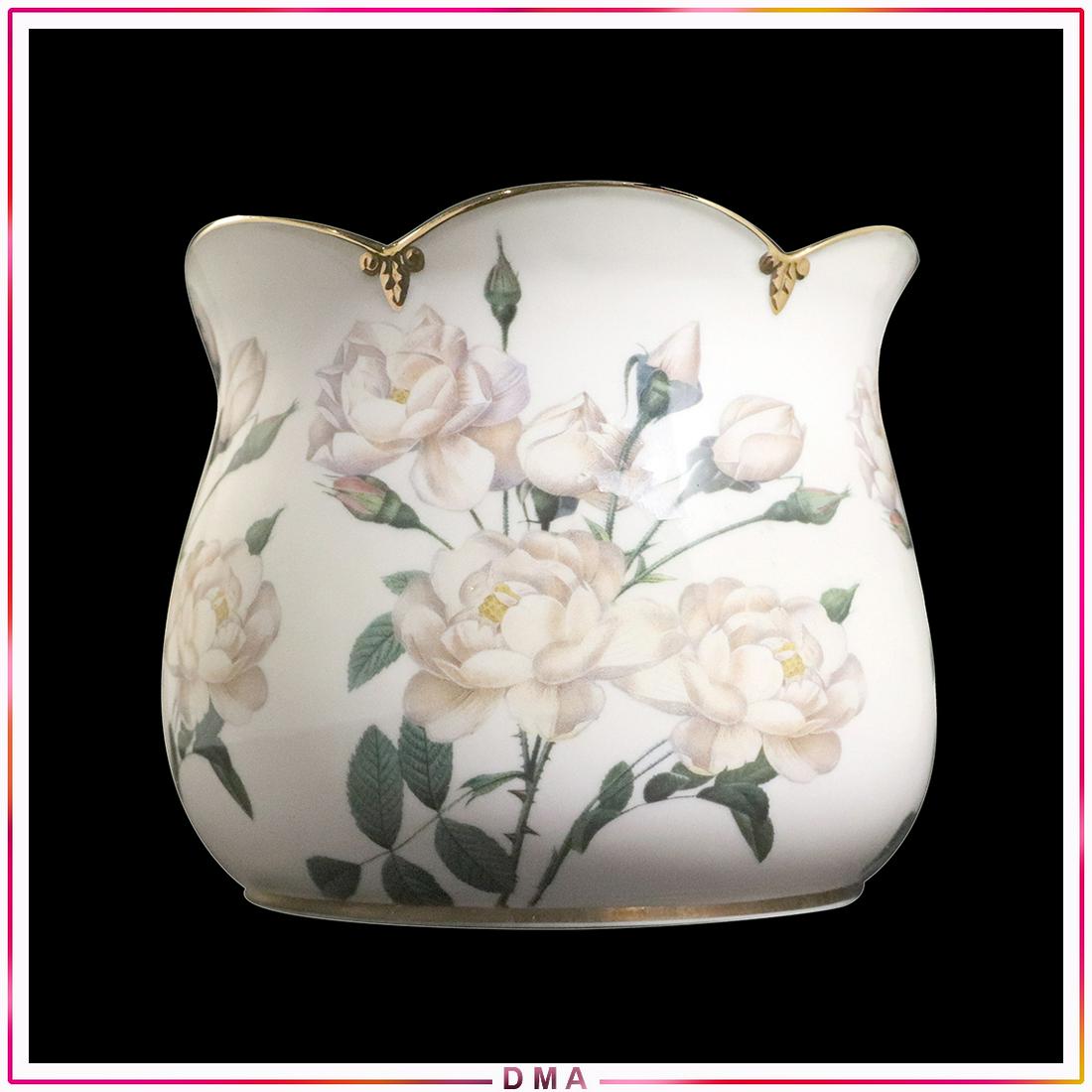 Goebel, Smithsonian Collection Catch Pot with Flowers: Goebel, Smithsonian Collection Catch Pot with Flowers, Fine Porcelain. Size: 6.5h x 7.5w