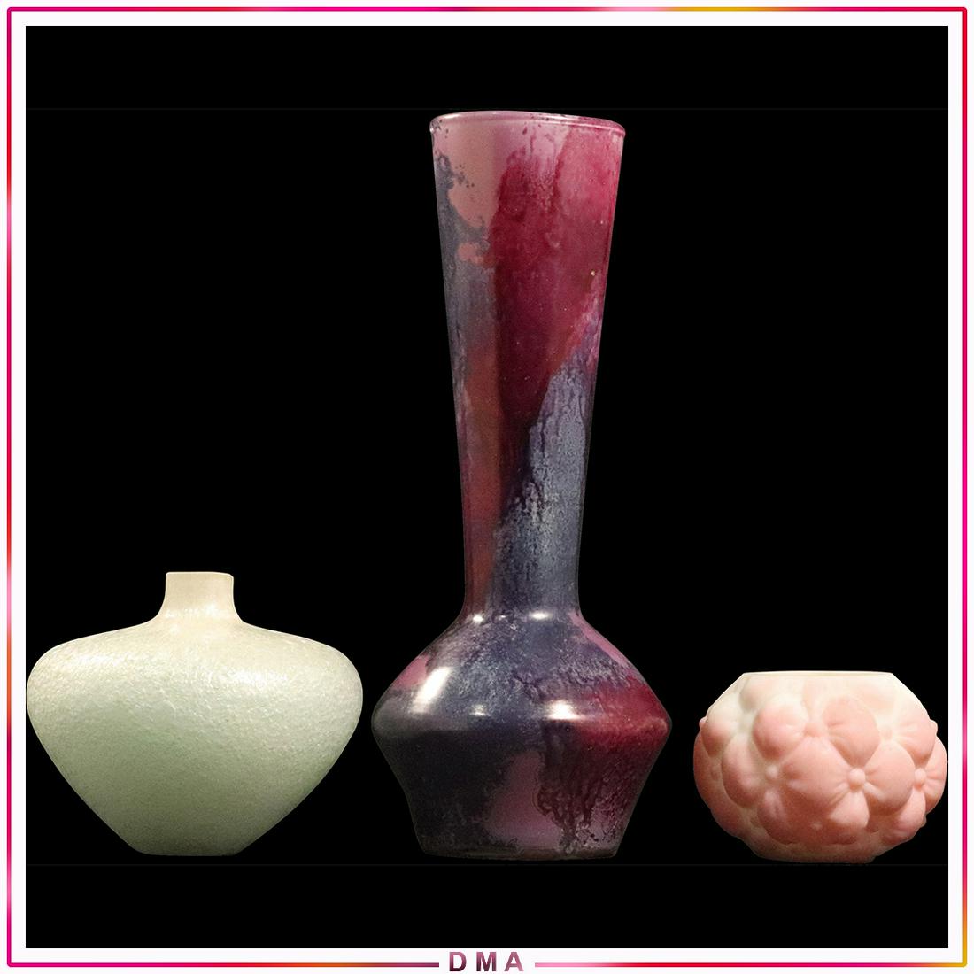 [3] Three Assorted Glass Items, Vases - Burmese Floral: [3] Three Assorted Glass Items, Vases - Burmese Floral. Size: 2x2.5, 3x4, 8x3.5