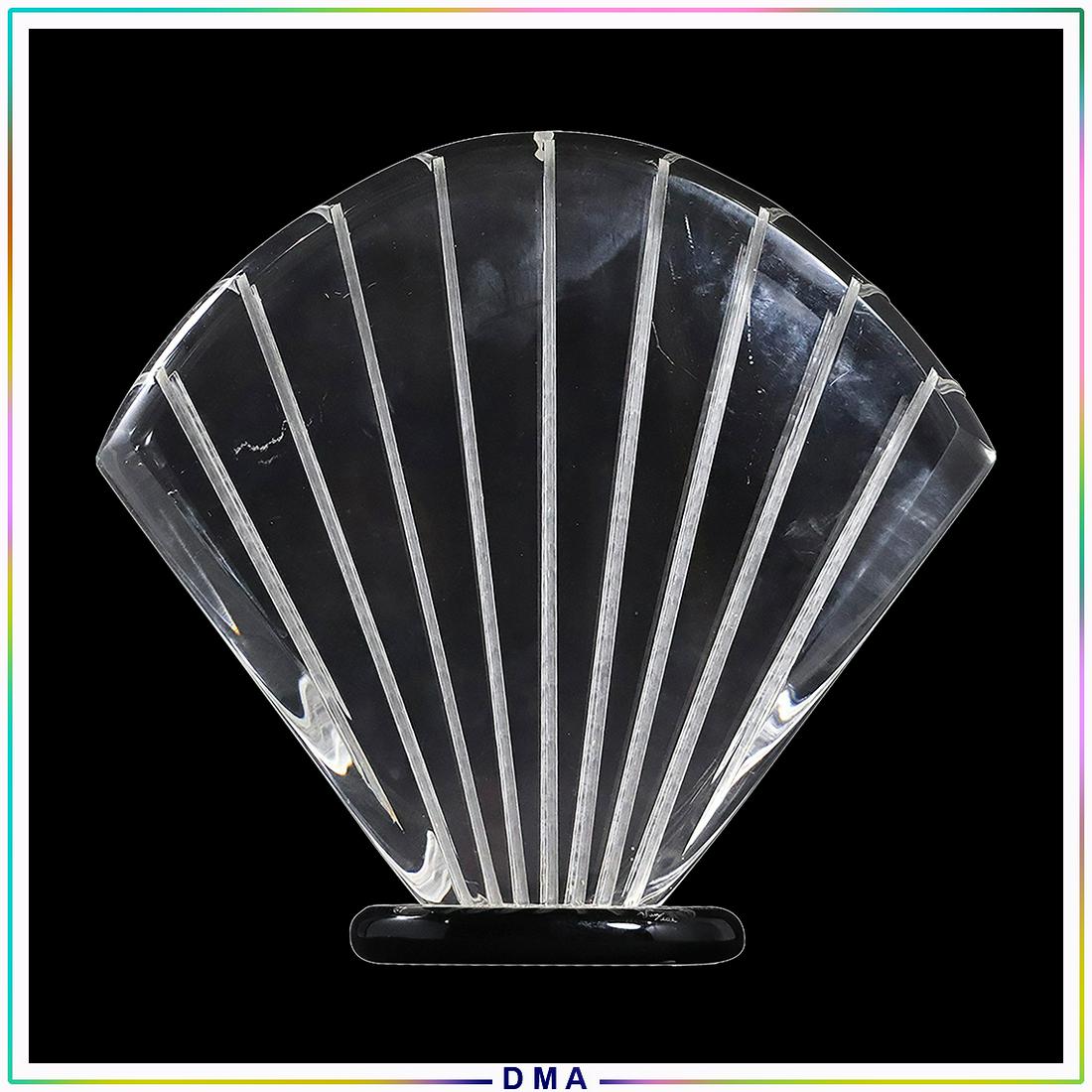 Hivo G Van Teal signed Mid-Century Lucite Fan Sculpture: Hivo G Van Teal signed Mid-Century Lucite Fan Sculpture. Signed on side: Van Teal. Clear Lucite Fan Sculpture on Black Lucite Base. Vintage. size: 15h x 16w