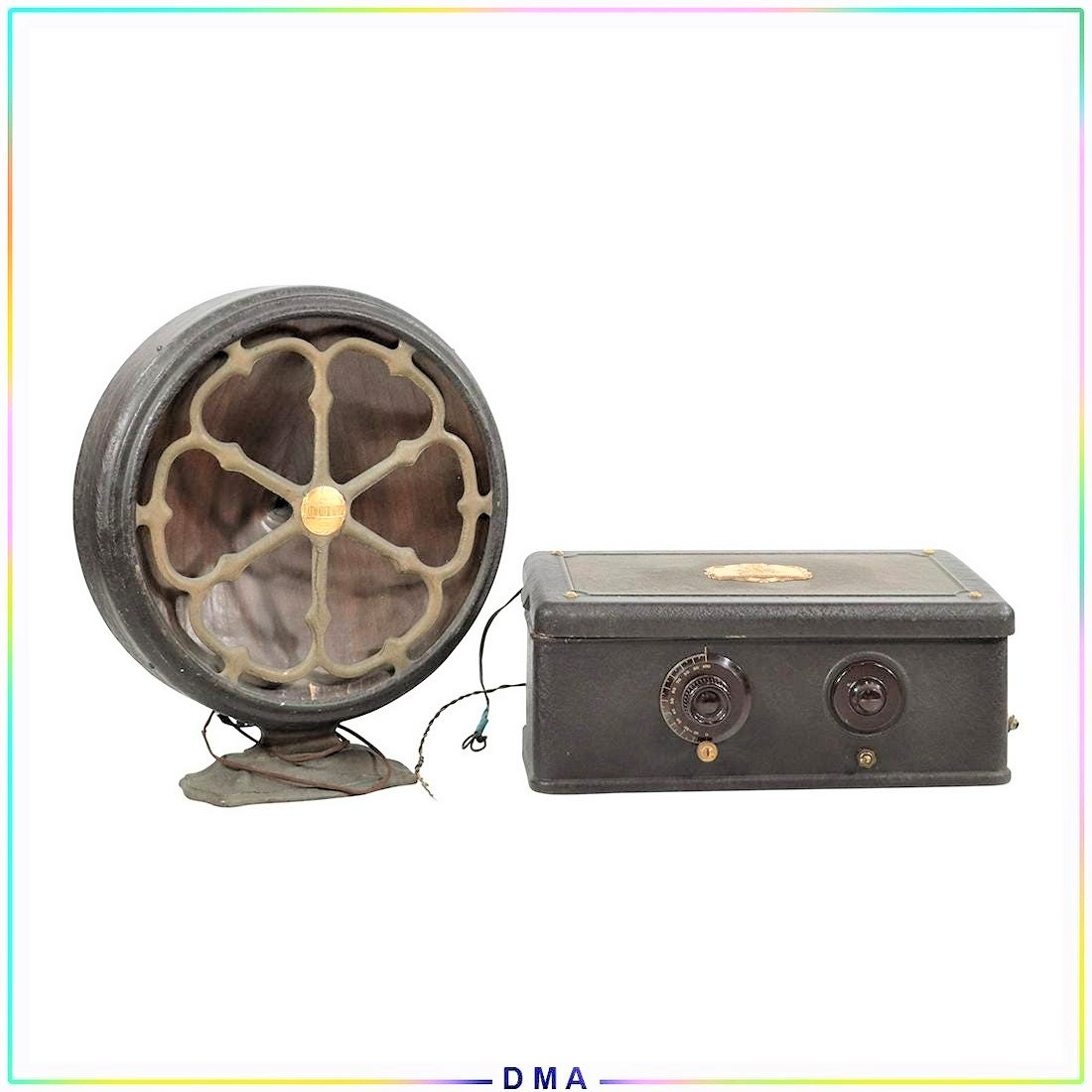 Atwater Kent Tube Radio with Original Circle Speaker (1 of 13)