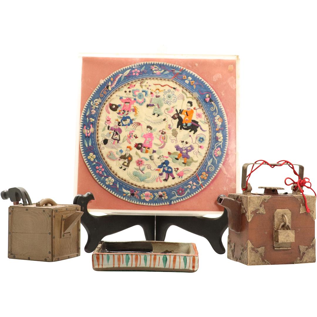 4 Pc Asian Oriental Grouping 2 Tea Pots Embroidery Tray (1 of 14)