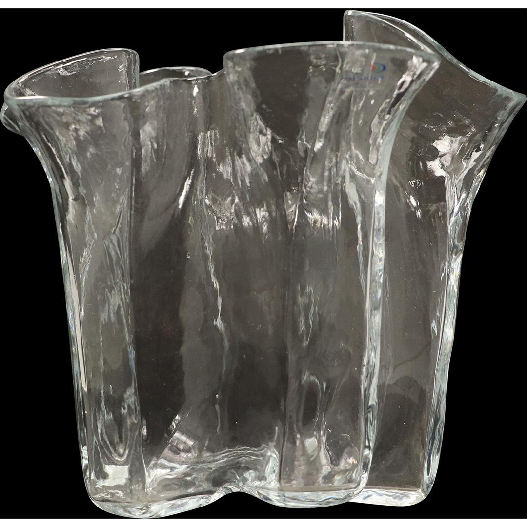 Muurla Scandinavia Art Glass Handkerchief Vase: Muurla Scandinavia Art Glass Handkerchief Vase . Original Label. Size: 6.5x7.5 in