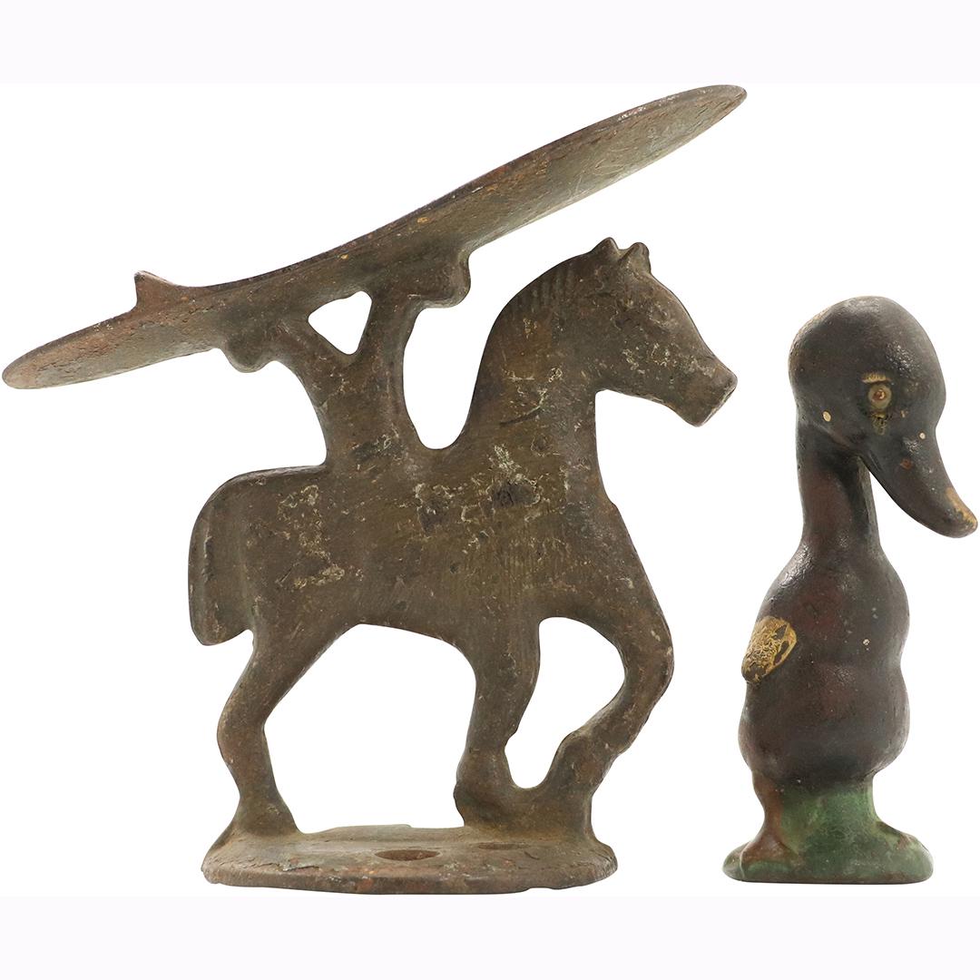 [2] Cast Iron Figures Horse Shoe Rest & Standing Duck (1 of 7)