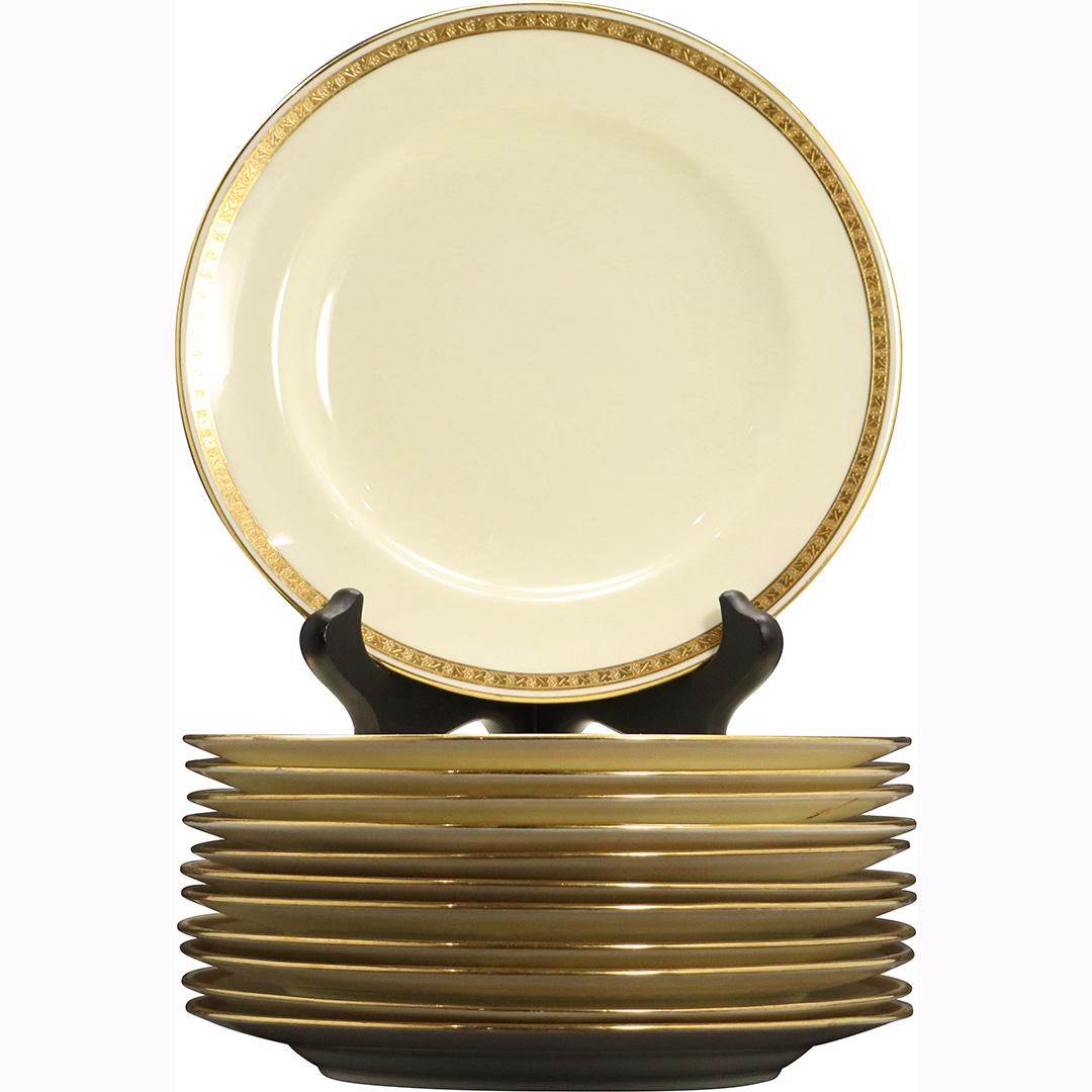 [12] MINTON Tiffany & Co Gold Rim Luncheon Plates: [12] MINTON Tiffany & Co Gold Rim Luncheon Plates. Size: 7.75dia