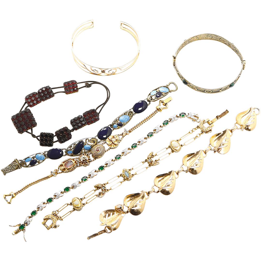 [8] Eight Assorted Vintage Costume Fashion Bracelets (1 of 8)