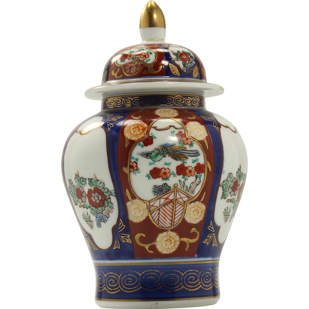 Imari Oriental Porcelain Ginger Jar with Cover: Imari Oriental Porcelain Ginger Jar with Cover. Size: 7 x 4