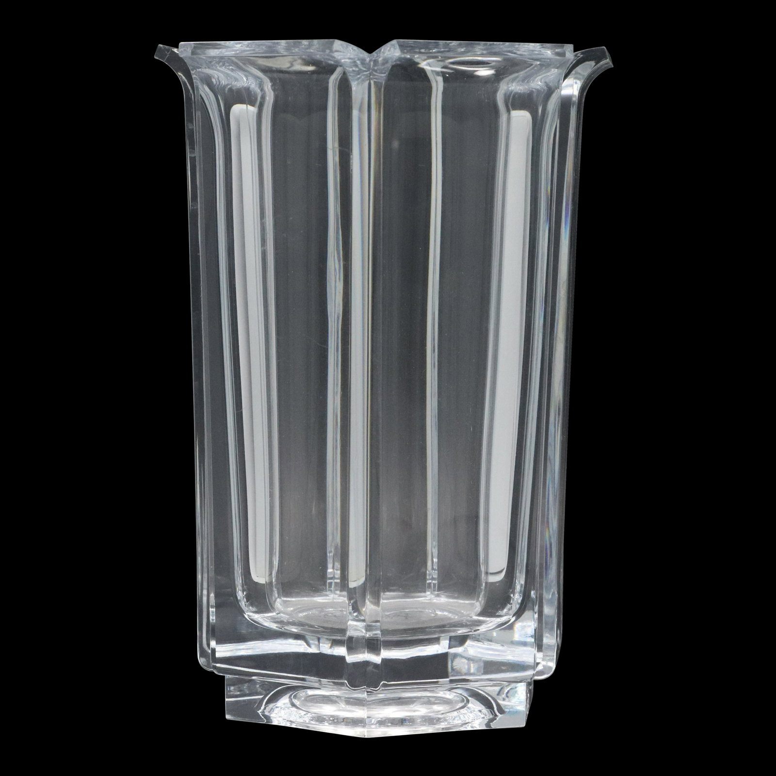 Mid-Century Modern Clear Lucite Cubism Vase: Mid-Century Modern Clear Lucite Cubism Vase. Vintage. Size: 9.5h x 7w