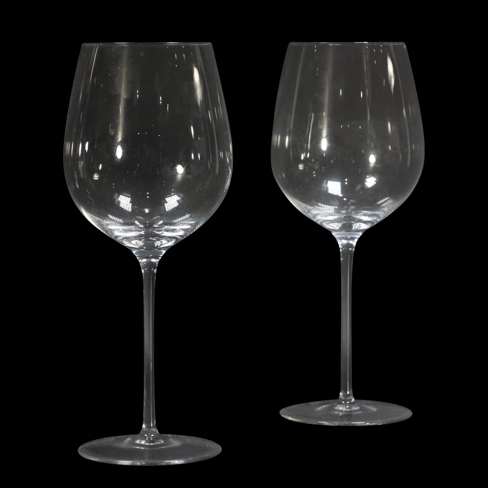 Tiffany & Co. Crystal Glass His and Hers Wine Glasses: Tiffany & Co. Crystal Glass His and Hers Wine Glasses. Signed: Tiffany & Co. between 9.5 x 3