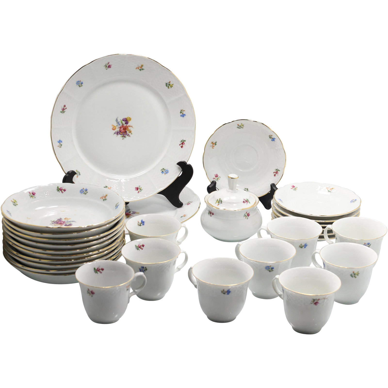 29 Pcs. T K Thun Czechoslovakia Porcelain Dinnerware (1 of 9)