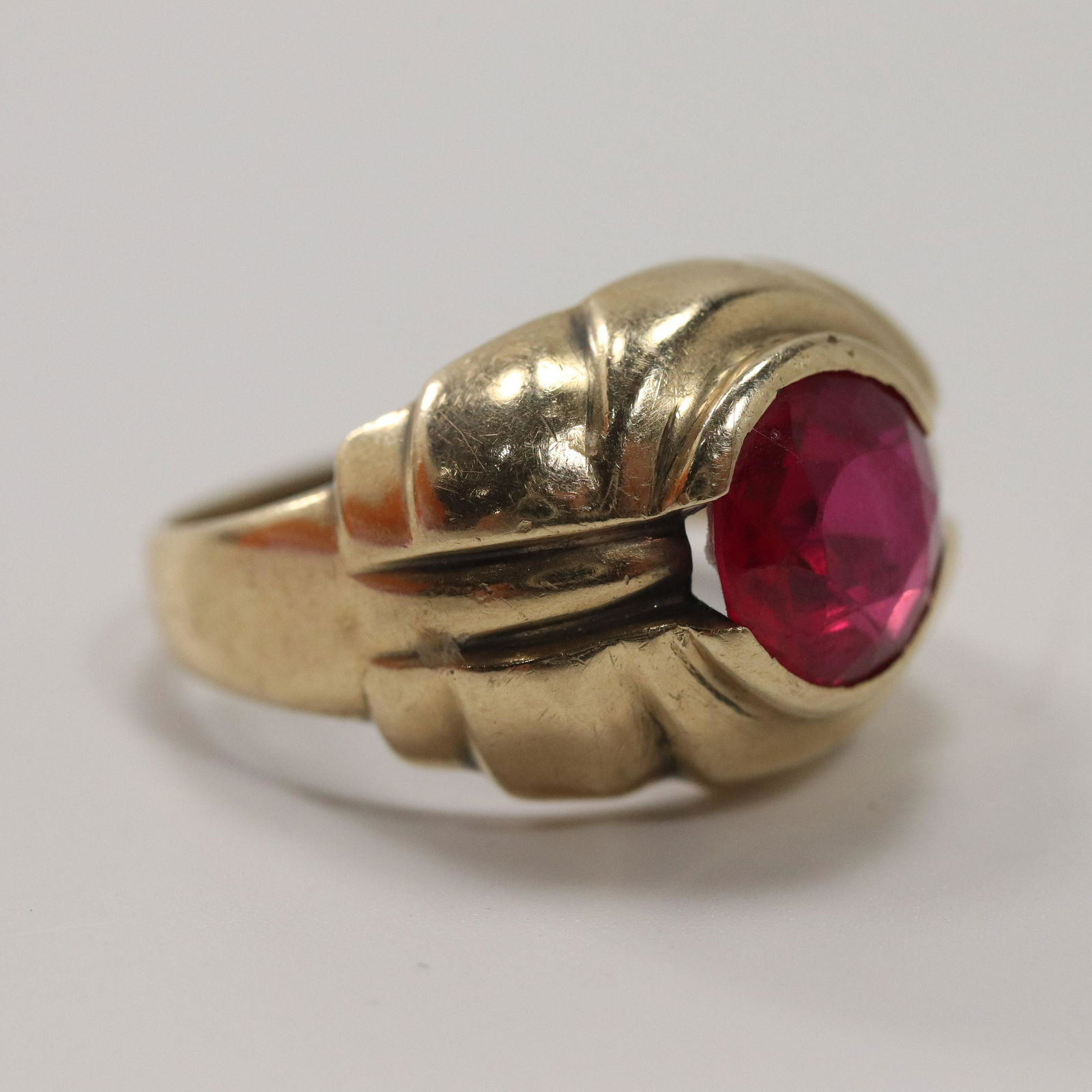 10K Yellow Gold Men's Ring with Ruby. Ring Size 9 (1 of 6)