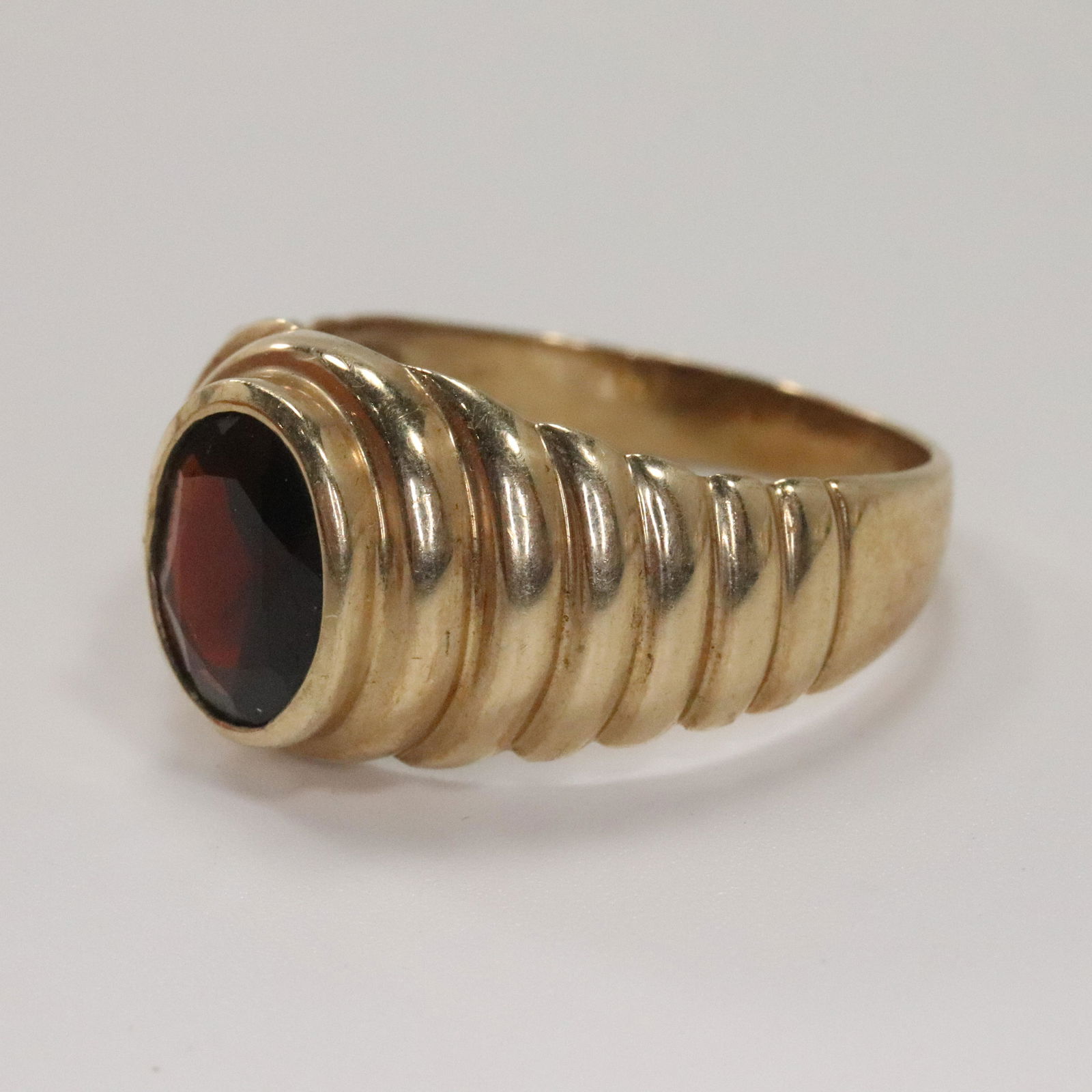 10K Yellow Gold Ring with Garnet, Ring Size 10.5 (1 of 6)