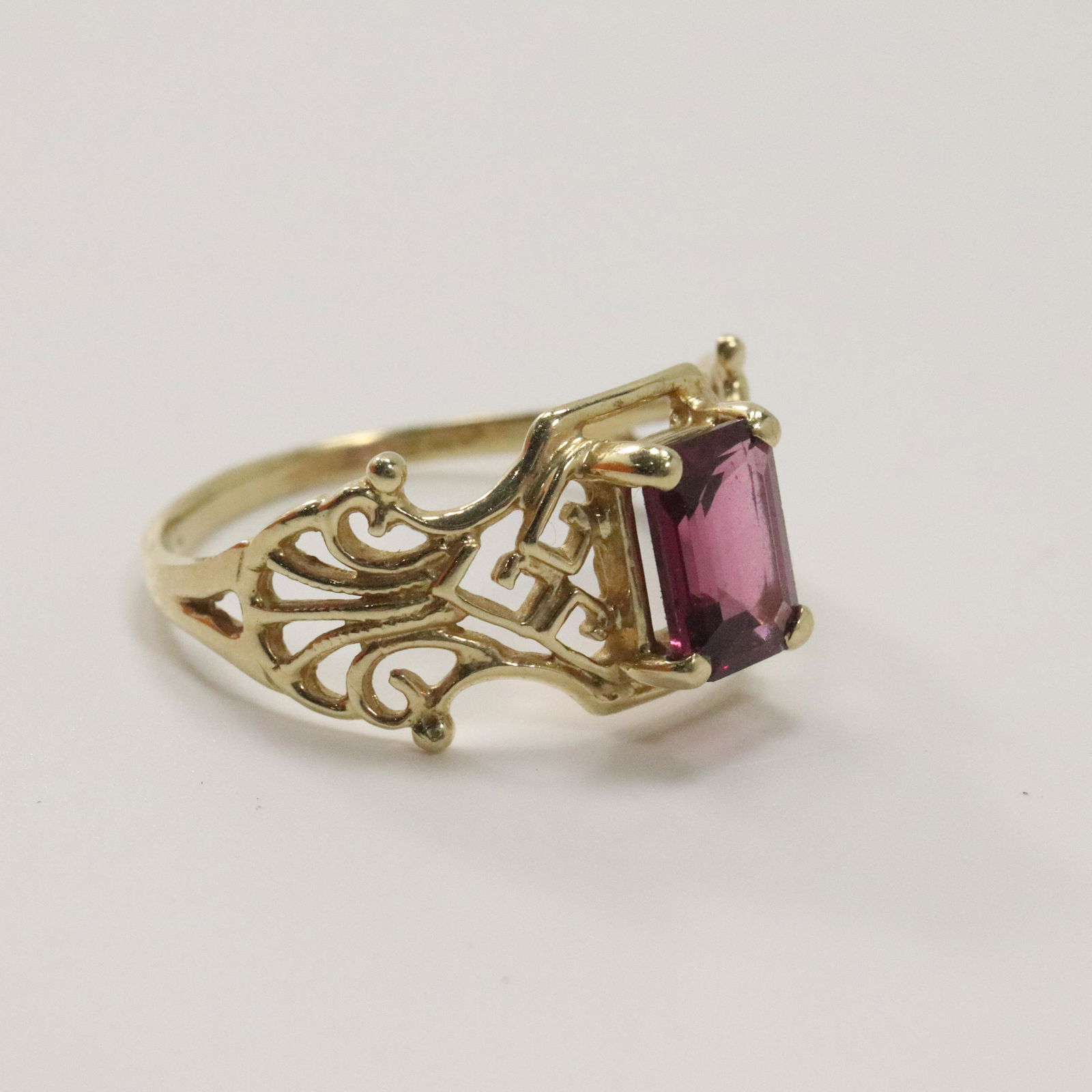 10K Yellow Gold Ring With Amethyst,  Ring Size 7.75 (1 of 6)