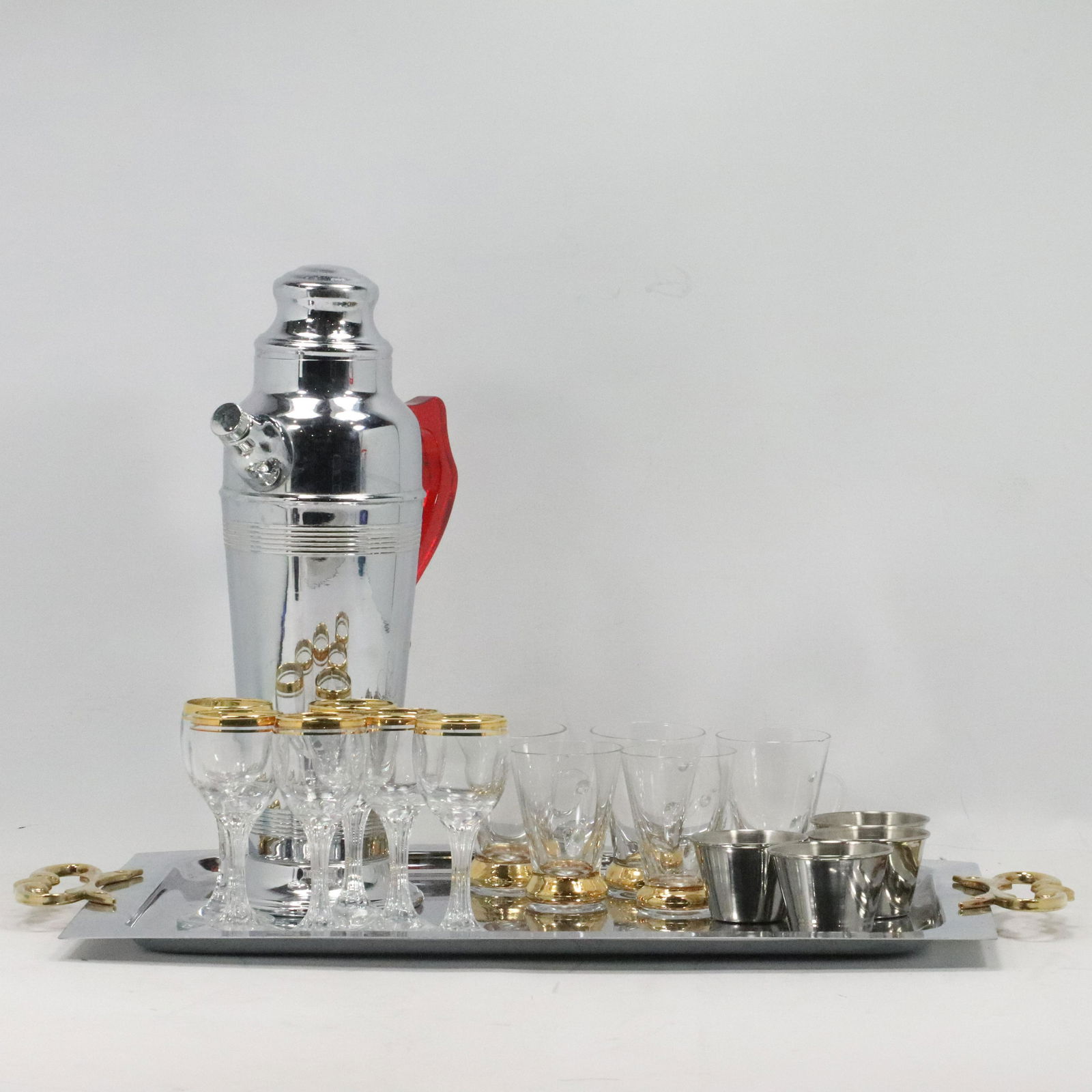 17 Pc Chrome Pitcher, Chrome Tray & Misc. Size Glasses (1 of 20)