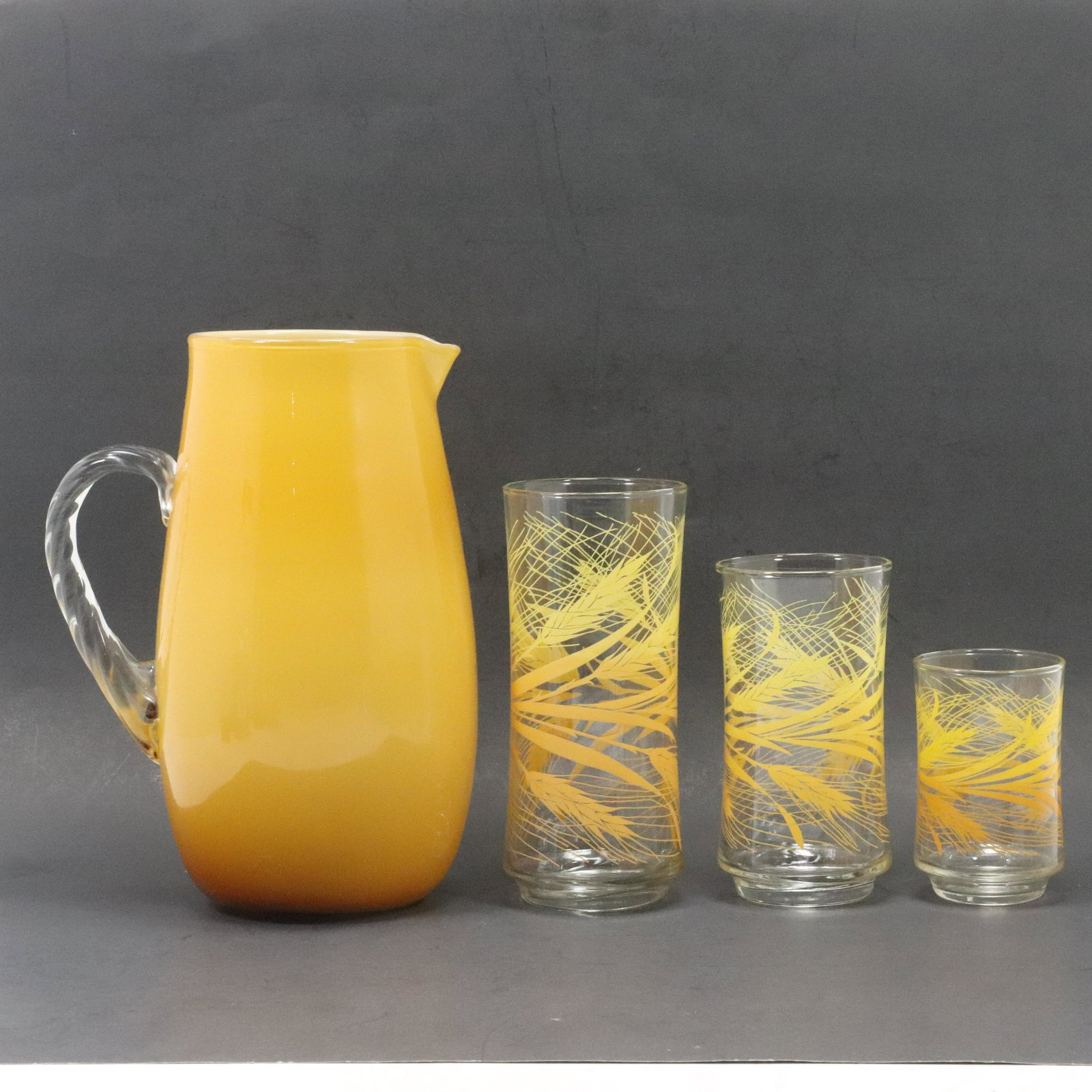 21 Pieces Yellow Blowing Wheat Lemonade Serving Set (1 of 20)
