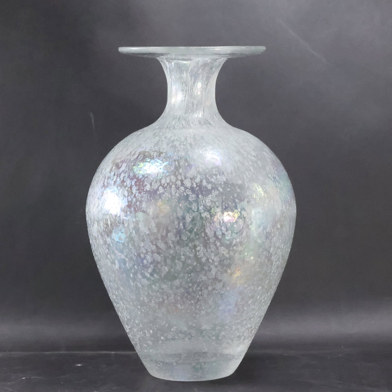 White Loetz Style Iridescent Art Glass Vase: White Loetz Style Iridescent Art Glass Vase. size: 11 x 7