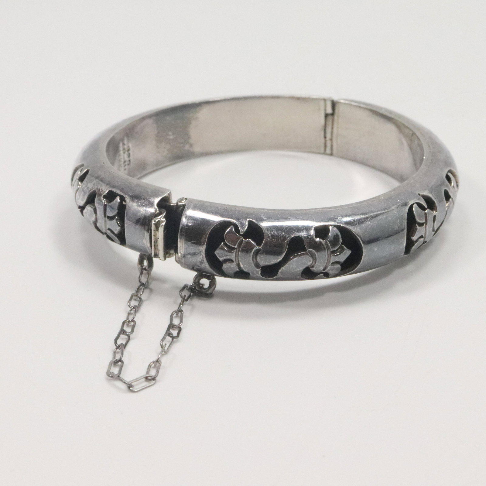 .925 Sterling Silver Mexico Hand Cut-Out Bracelet (1 of 6)