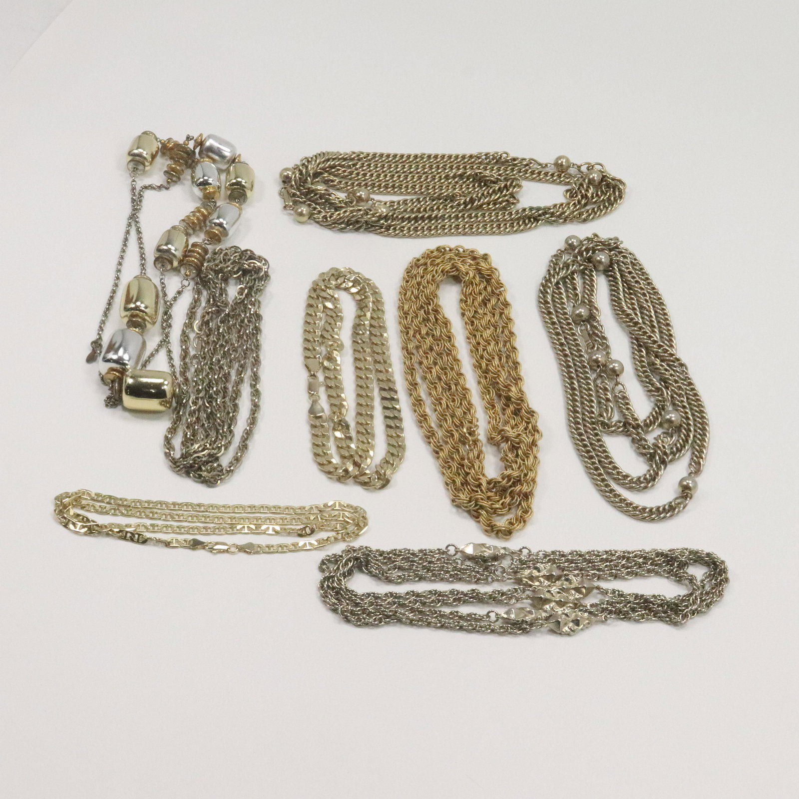 [8] Assorted Gold Tone & Silver Tone Fashion Necklaces: [8] Assorted Gold Tone & Silver Tone Fashion Necklaces. One is Napier. Sizes range from 24 in. to 60 inches lengths