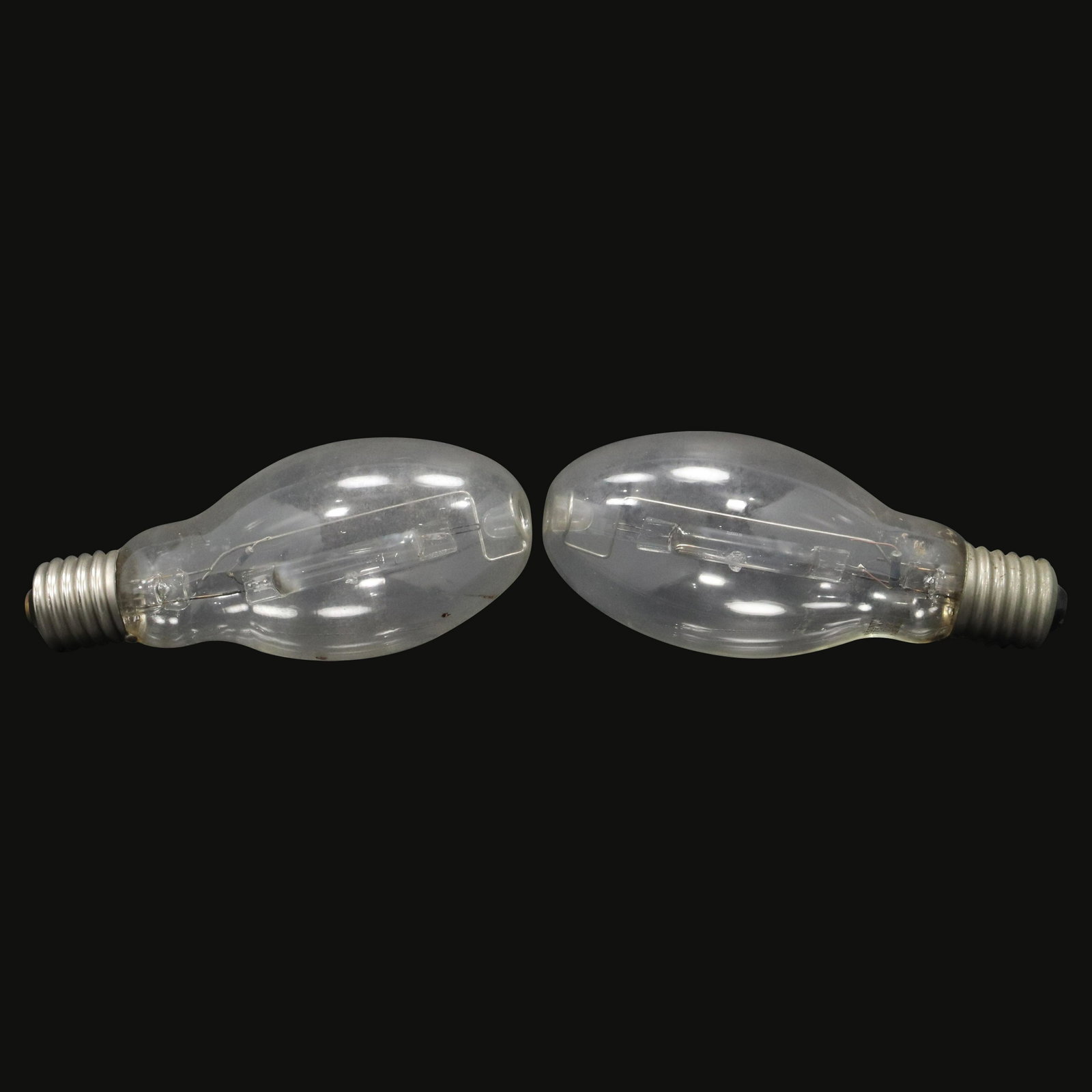 [2] Large 8.5 inches Vintage Light Bulbs: [2] Large 8.5 inches Vintage Light Bulbs. size: 8.5h 3.5w