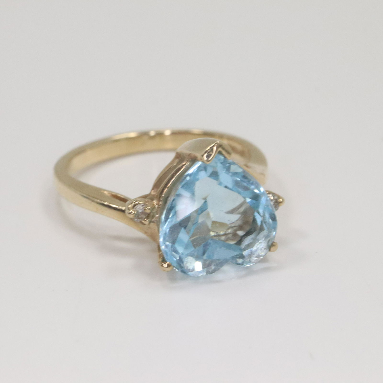 10K Yellow Gold Blue Topaz Ring Size 7 (1 of 4)