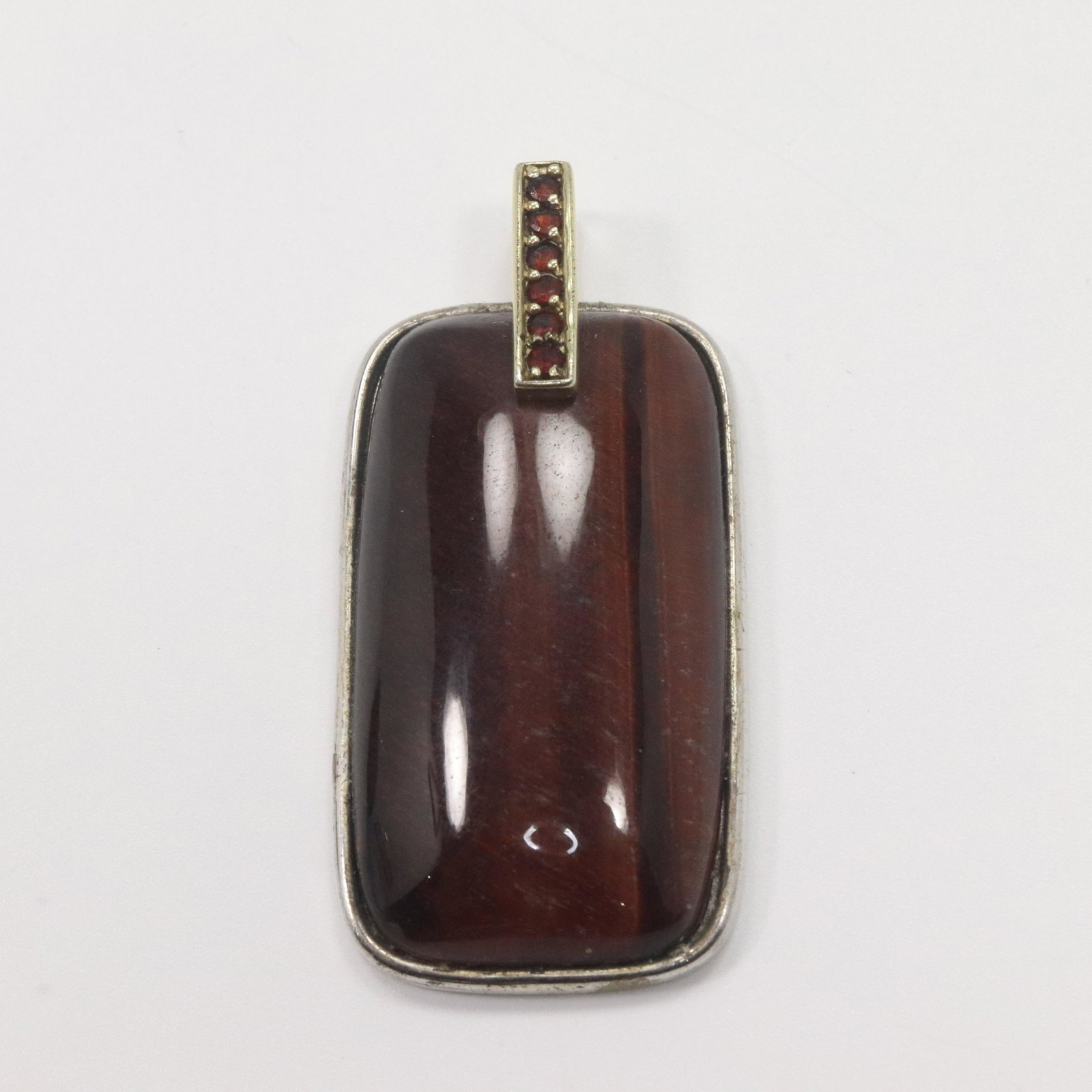 .925 Sterling Silver Pendant Tigers Eye & 6 Garnets: .925 Sterling Silver Pendant Tigers Eye & 6 genuine Garnets. Marked: .925 . size: 2 in. x 1 in.