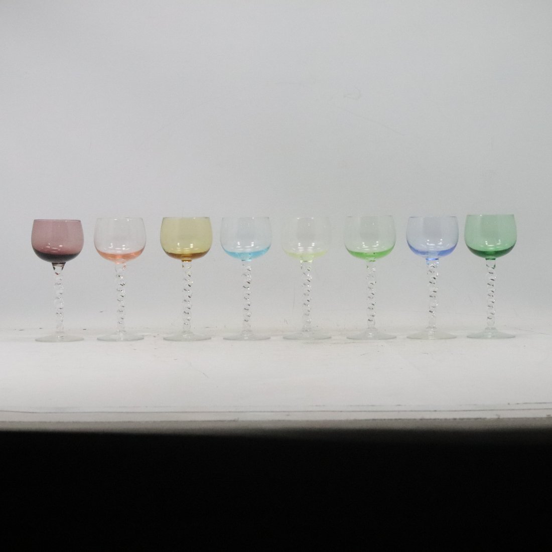 [8] Colored Glass, Twist Stem Wine Glasses Stemware: [8] Colored Glass, Twist Stem Wine Glasses Stemware. size: 6h 2.5w