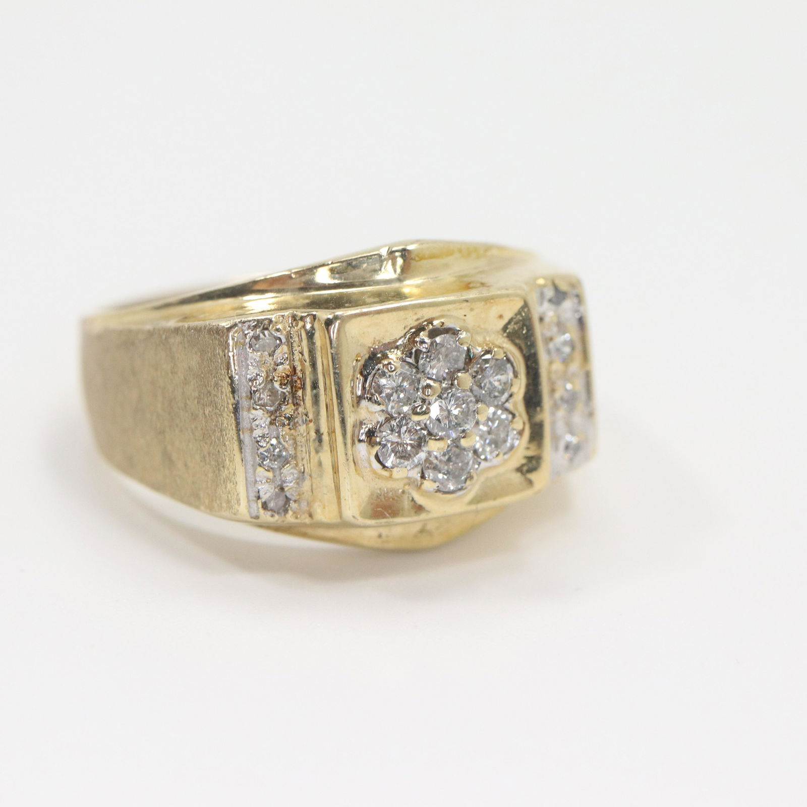 14K Yellow Gold with 15 Diamonds Men's Ring Size 9.5 (1 of 5)
