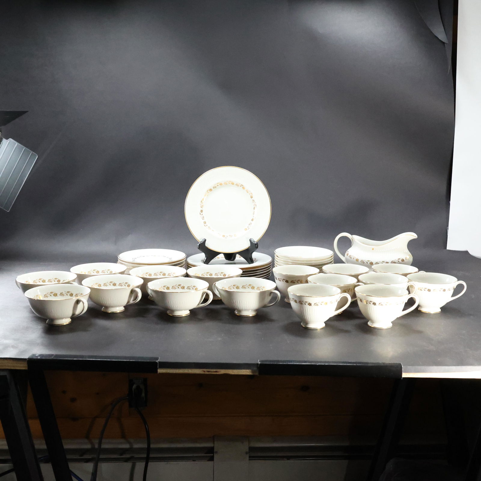 42 Pieces Royal Doulton "Fairfax" Porcelain Dinnerware (1 of 10)