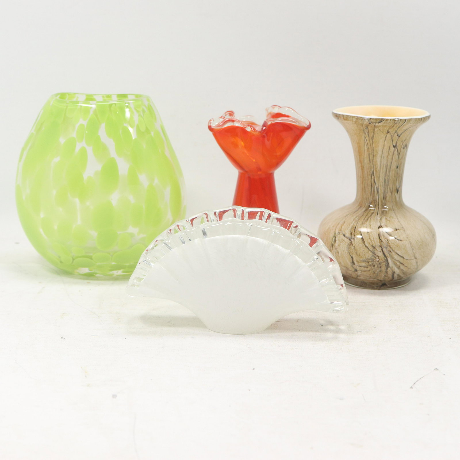 4 Assorted Mid-Century Modern Glass Vases (1 of 18)