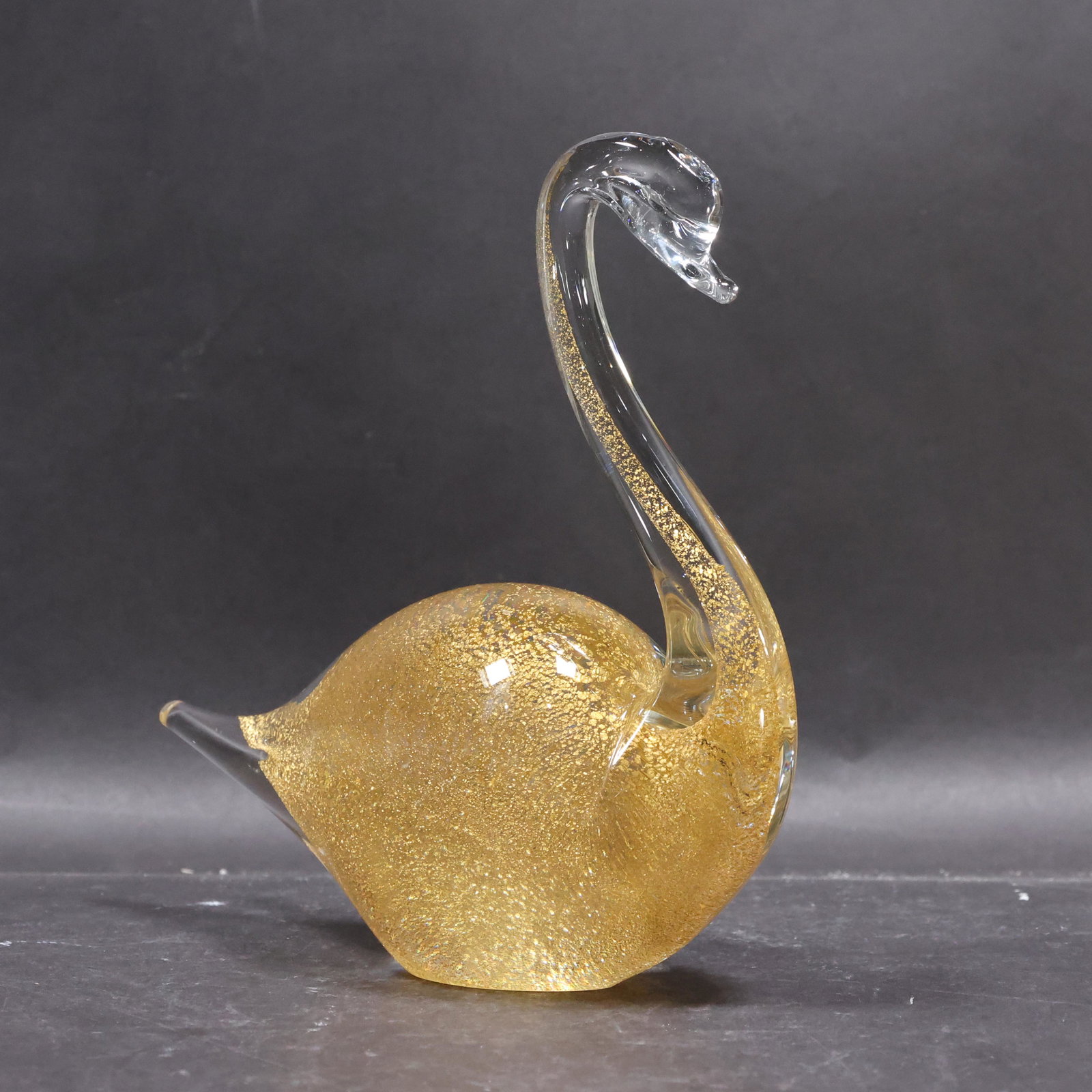 Signed Orrefors Gold Flecks Art Glass Swan Figure: Signed Orrefors Gold Flecks Art Glass Swan Figure. size: 7 x 7