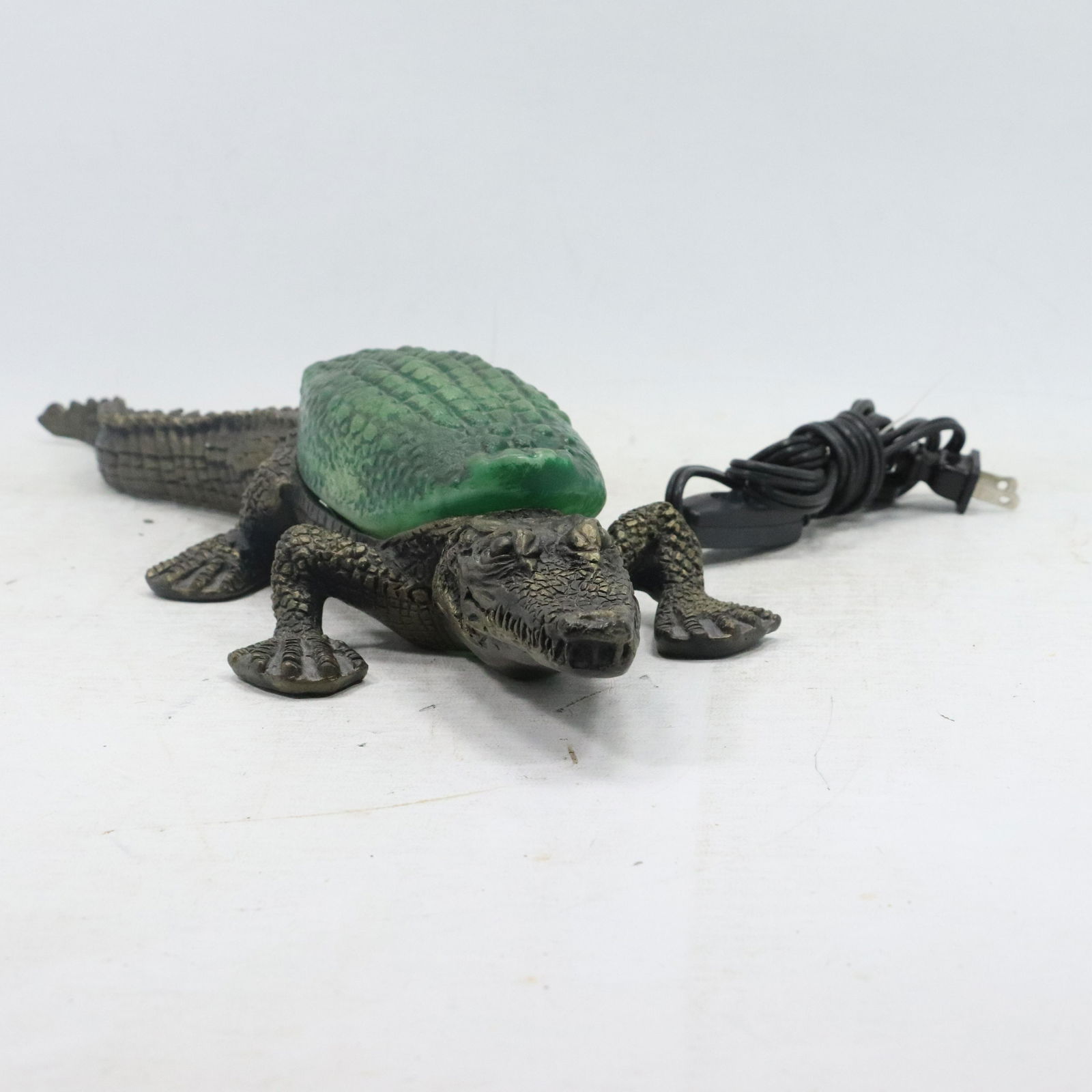 Novelty Metal Alligator Figure Lamp Green Glass Back (1 of 12)