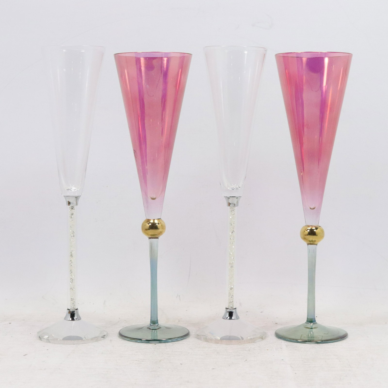 4 Assorted Champagne Flutes - Oleg Cassini ; Italy: 4 Assorted Champagne Flutes - Oleg Cassini ; Italy. Size: x2 white 11h 2.75w x2 pink 10.75h 3w