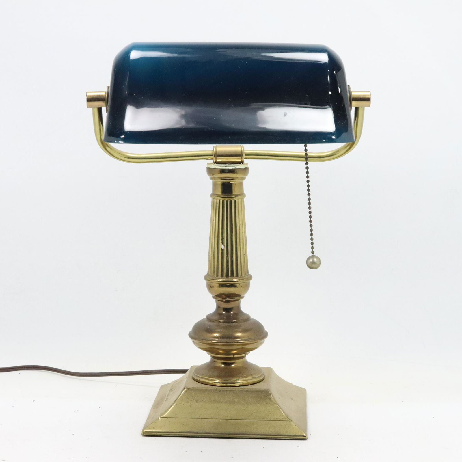 Quality Brass Banker's Lamp Green Cased Glass Shade (1 of 7)